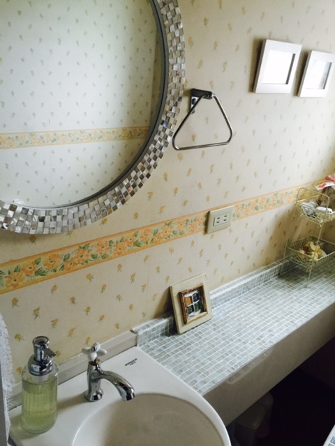 モザイクタイルタイルの洗面台の施工写真