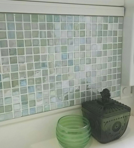 ガラスモザイクの洗面キャビネットの施工写真